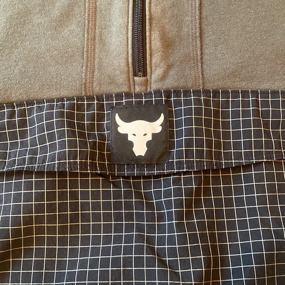 Under Armour Sweatshirt - Picture 3 of 9